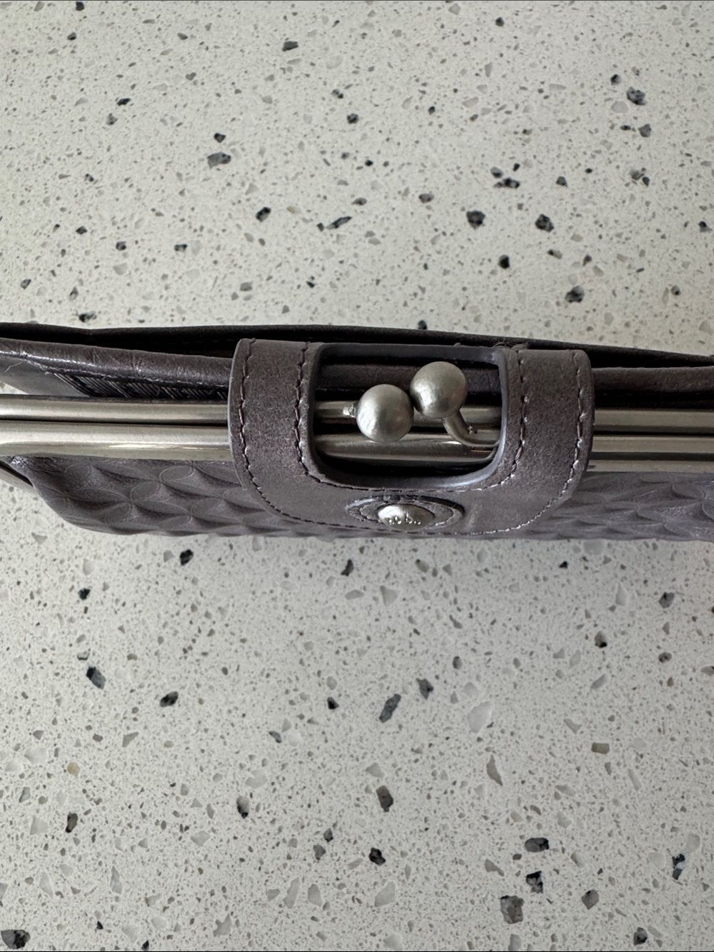 HOBO Wallet Small Clutch in Taupe Gray Textured Leather Kiss Lock EUC - Picture 11 of 12